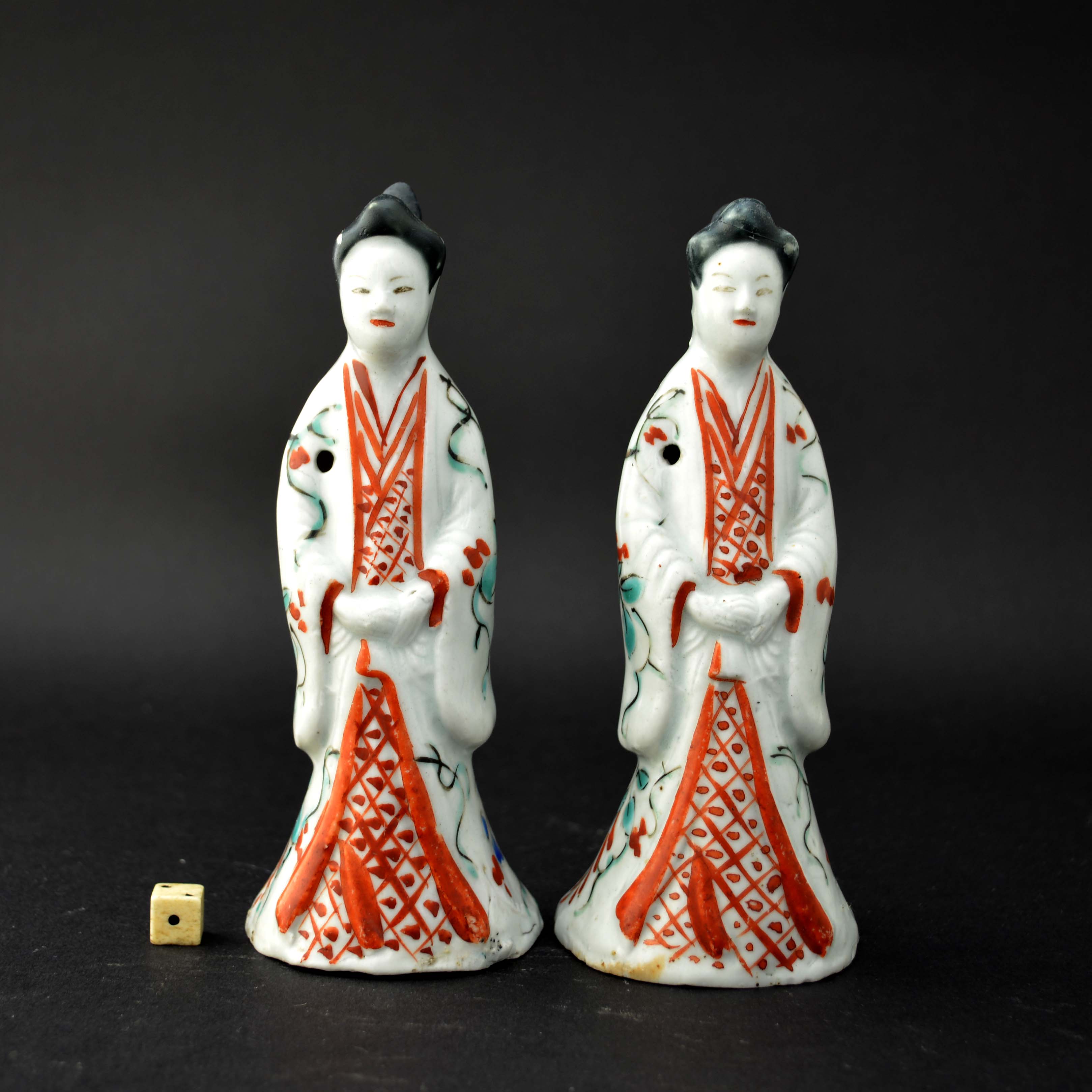 A Pair of Small 17th Century Japanese Kakiemon Porcelain Figures of ...