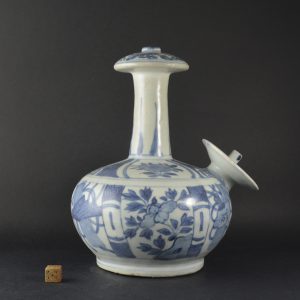 Hatcher Cargo Kraakware Ming Porcelain Kendi, Transitional Period c.1643. 