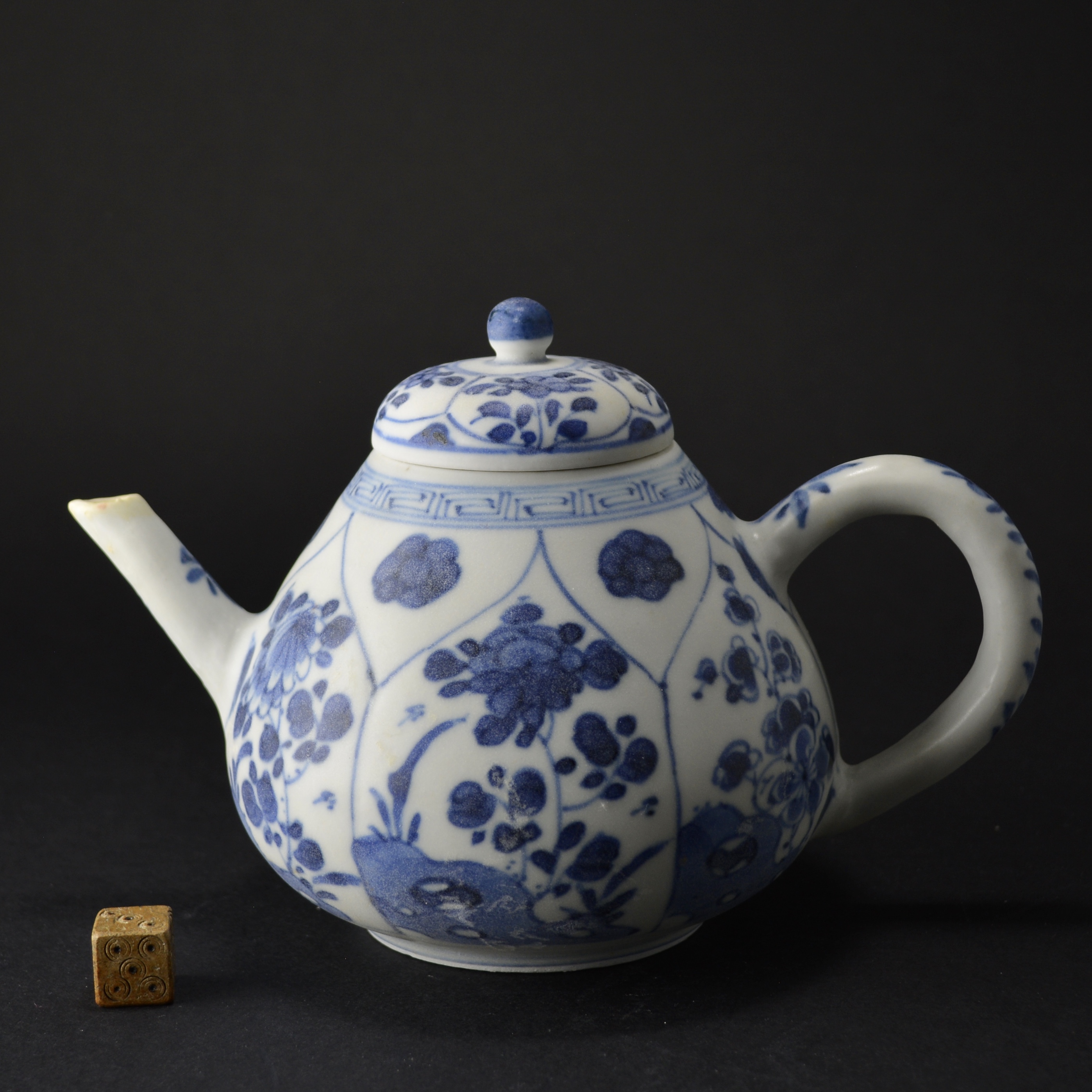 A Kangxi or Yongzheng Porcelain Teapot from a Shipwreck Cargo