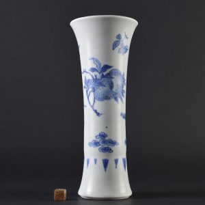 A Transitional Porcelain Sleeve Vase From The Hatcher Cargo - Robert McPherson Antiques 25608