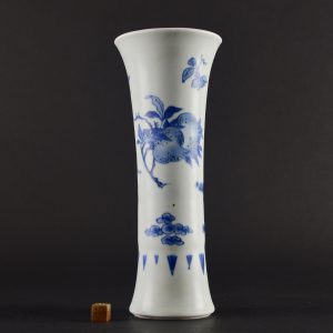 A Transitional Porcelain Sleeve Vase From The Hatcher Cargo - Robert McPherson Antiques 25608
