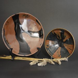 Robert McPherson Antiques - A Fine Shoji Hamada Stoneware Dish with a Black Tenmoku Glaze with a Trailed Russet Design c.1965 and 