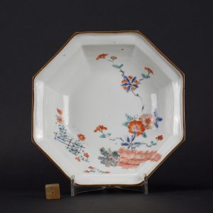 A 17th Century Japanese Kakiemon Porcelain Bowl - Robert McPherson Antiques - 26008