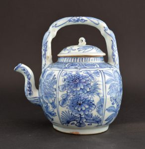 A Similar Late Ming Kraakware Wine Pot. Robert McPherson Antiques - Sold Items 24291