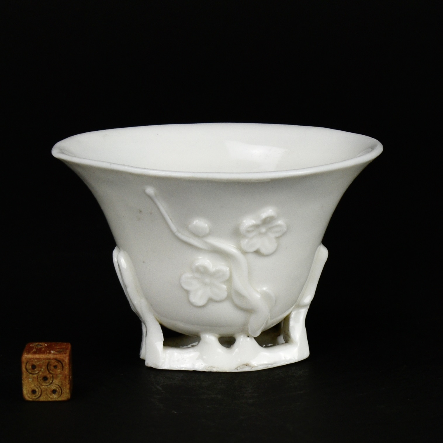 A 17th Century Blanc de Chine Porcelain ‘Libation Cup’ - Robert McPherson Antiques - 26141