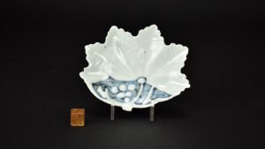 Ko-Imari Shaped Porcelain Dish - Robert McPherson Antiques - 26572
