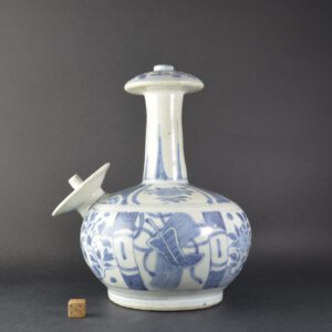Hatcher Cargo Kraakware Ming Porcelain Kendi, Transitional Period c.1643.