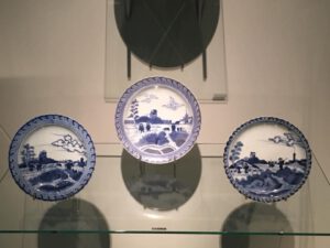 Van Frytom Dishes from the Groninger Museum, Netherlands ; A Chinese version, center ; a version from the Ca Mau Cargo and right ; a Japanese porcelain Van Frytom style dish.