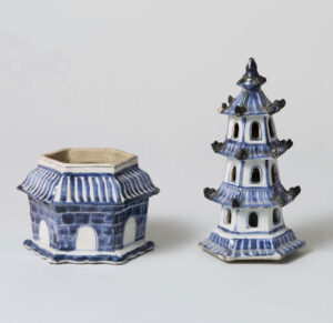 A Ming blue and white pagoda shaped incense burner, Ming 16th - 17th century. Sold in 2023 by Mayuya-Ma & Co.Ltd.