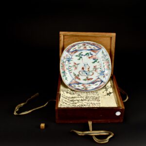 A Transitional Porcelain Ko-akai Enamelled Dish Made for the Japanese Market - Robert McPherson Antiques - 26258