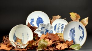 Chinese and Japanese Blue and White Porcelain from the 17th and 18th Century - Autumn Leaves.