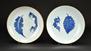 A 17th Century Chinese Blue and White Porcelain Saucer Shaped Dish, Shunzhi Period 1644 - 1661, Jingdezhen Kilns. Dishes of this type, painted with a leaf next to a taihu rock were made during the reign of Shunzhi (1644-1661), with variations carrying on until the early Kangxi period c.1662 to 1670. 