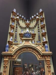 A late 17th Century Baroque display of Kangxi blue and white porcelain.