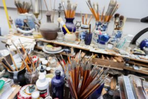 Clemens’ painting studio was on the top floor of the house. Under the partly glass roof, Clemens painted many portraits or cityscapes in the ambiance of a classical painter. Creep through, sneak through, past piles of canvases, pots of pigments, the easel, the smell of varnish.