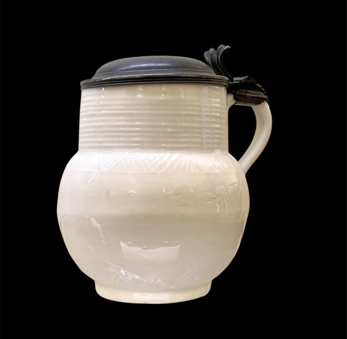 TankardChinese, Ming Dynasty (1368-1644) Late 17th century Blanc de Chine, mounted with a 19th century lid Given by Mr. Alan Green C.146-2010